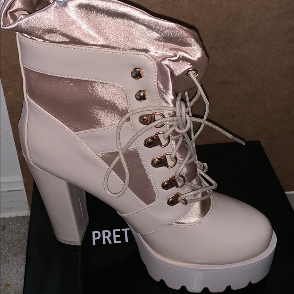 Tie Up Boot